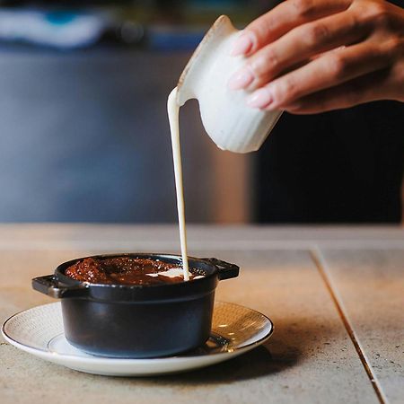 Stock Exchange Hotel, Manchester, Autograph Collection المظهر الخارجي الصورة A pot of chocolate pudding being topped with cream