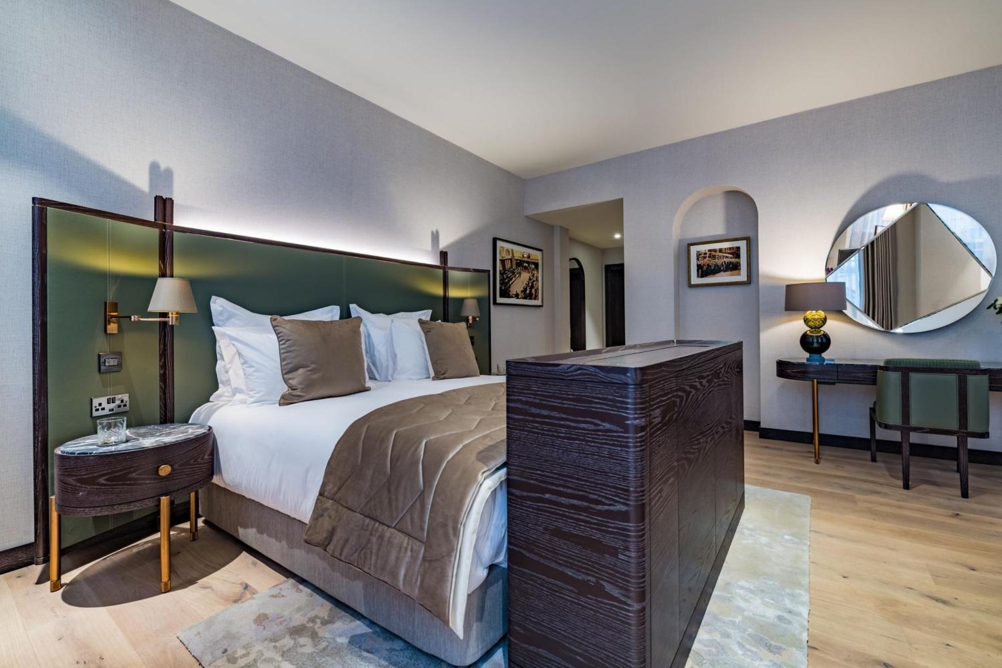 Stock Exchange Hotel, Manchester, Autograph Collection المظهر الخارجي الصورة A bedroom at The Ivy Collection