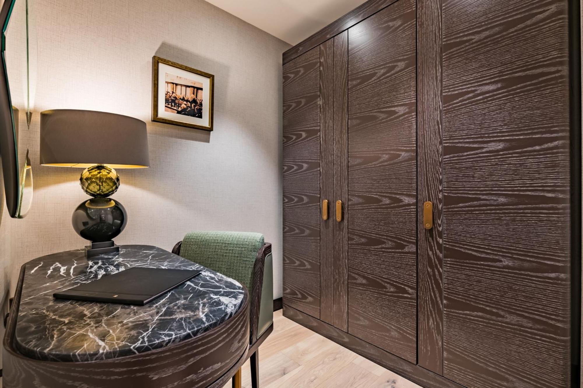 Stock Exchange Hotel, Manchester, Autograph Collection المظهر الخارجي الصورة A fitted wardrobe