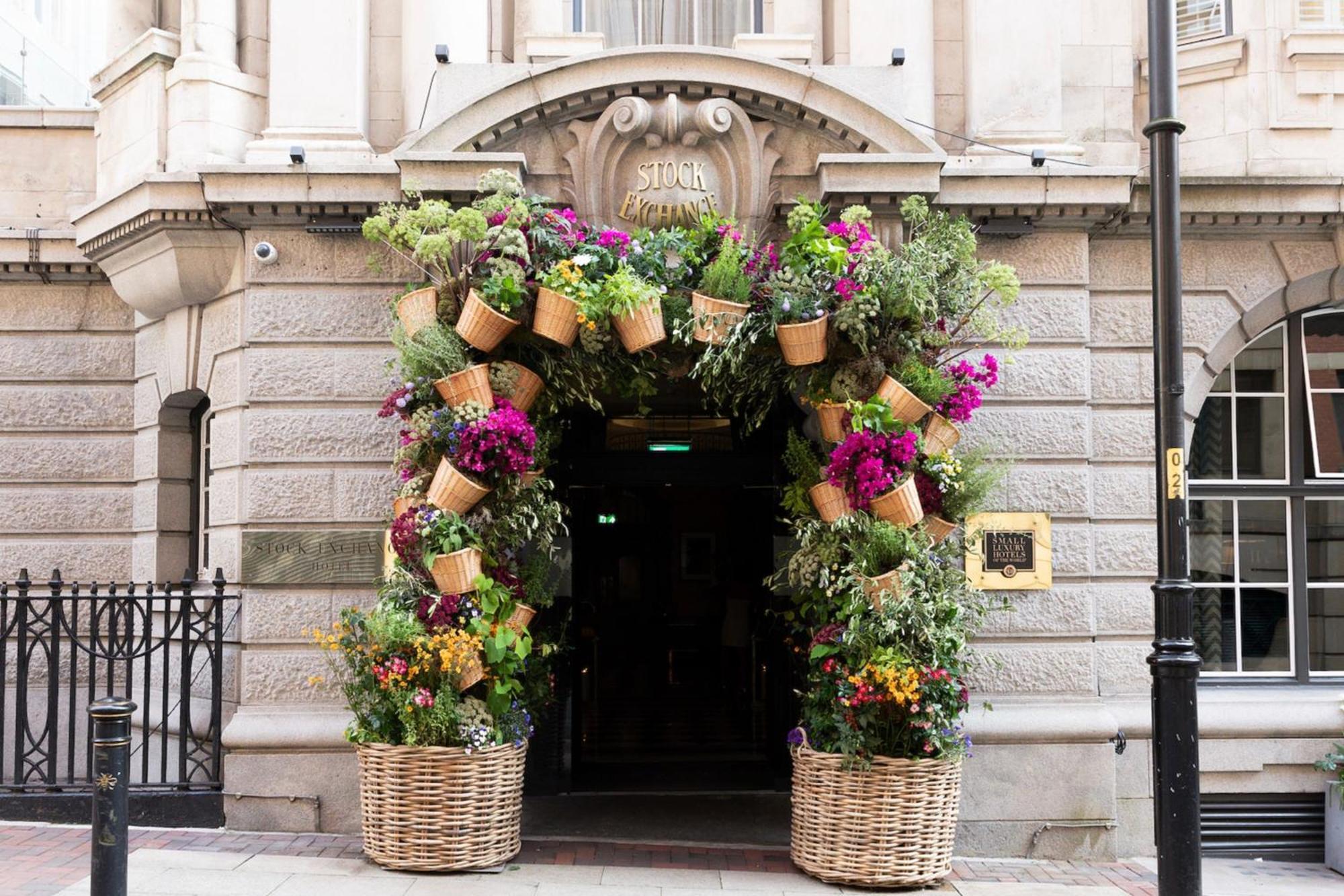 Stock Exchange Hotel, Manchester, Autograph Collection المظهر الخارجي الصورة The entrance to the hotel